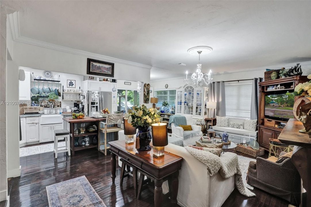 En Venta: $849,900 (6 camas, 4 baños, 2382 Pies cuadrados)