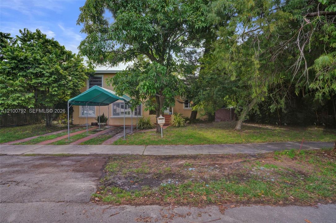 En Venta: $849,900 (6 camas, 4 baños, 2382 Pies cuadrados)
