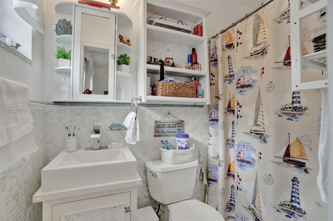 En Venta: $849,900 (6 camas, 4 baños, 2382 Pies cuadrados)