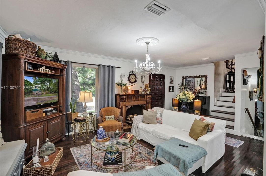 En Venta: $849,900 (6 camas, 4 baños, 2382 Pies cuadrados)