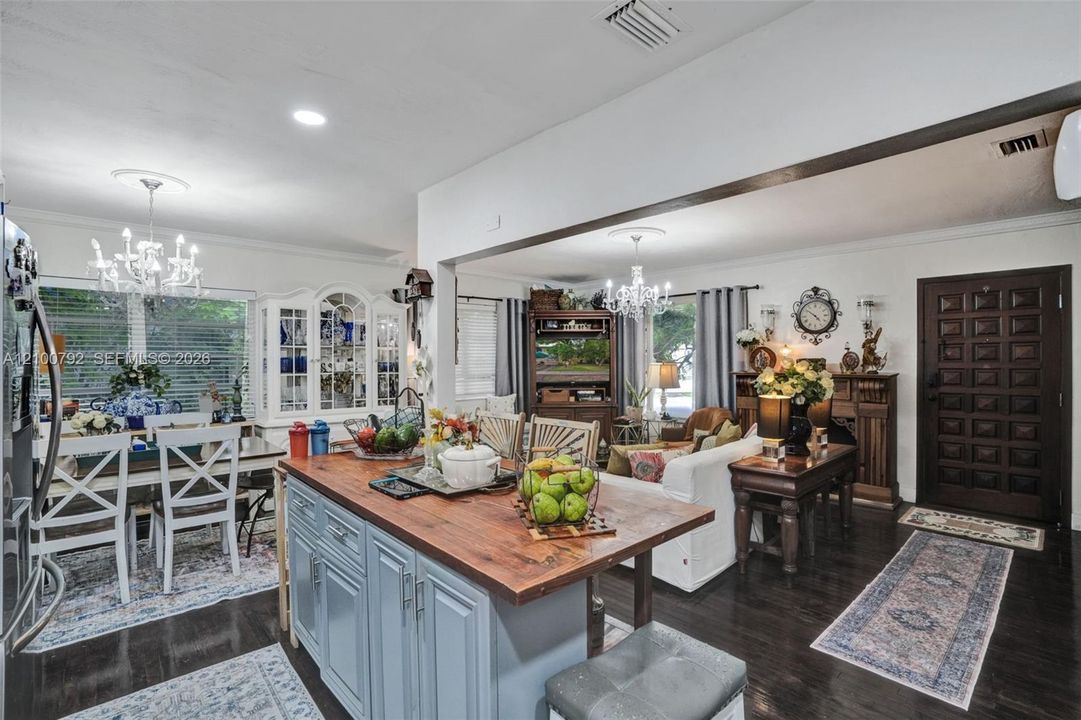 En Venta: $849,900 (6 camas, 4 baños, 2382 Pies cuadrados)