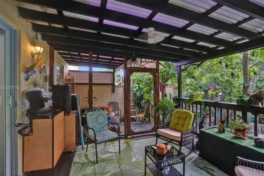 En Venta: $849,900 (6 camas, 4 baños, 2382 Pies cuadrados)