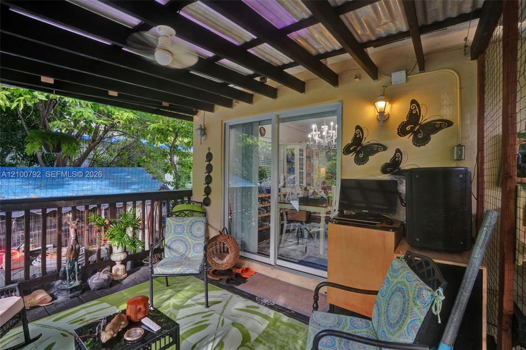 En Venta: $849,900 (6 camas, 4 baños, 2382 Pies cuadrados)