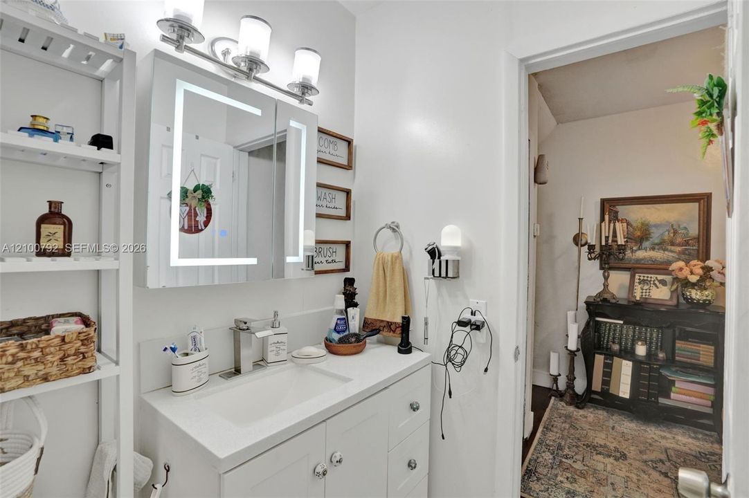 En Venta: $849,900 (6 camas, 4 baños, 2382 Pies cuadrados)