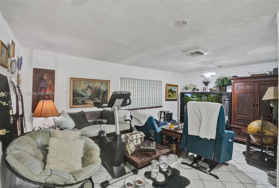 En Venta: $849,900 (6 camas, 4 baños, 2382 Pies cuadrados)