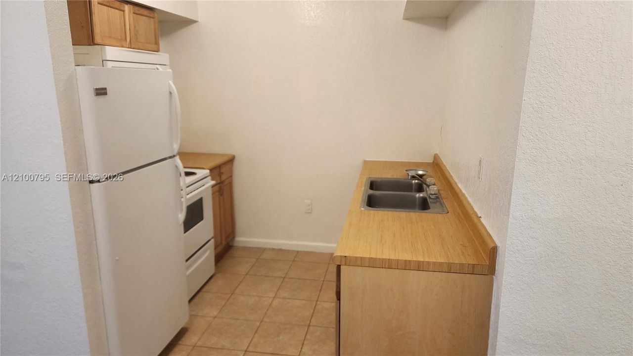 For Rent: $1,400 (1 beds, 1 baths, 580 Square Feet)