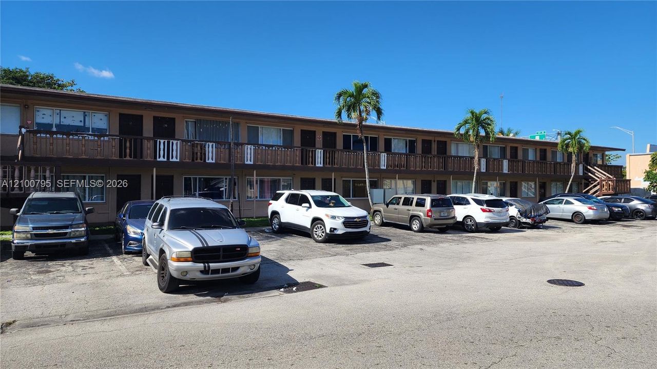 For Rent: $1,400 (1 beds, 1 baths, 580 Square Feet)