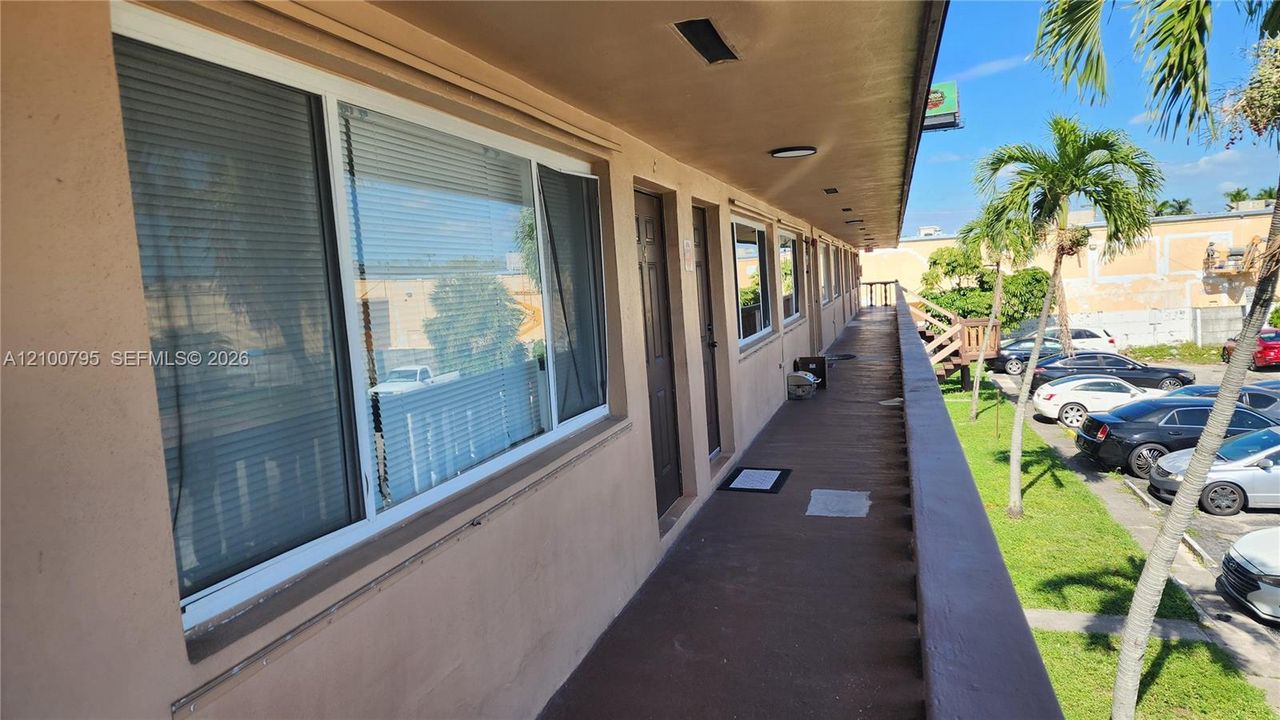 For Rent: $1,400 (1 beds, 1 baths, 580 Square Feet)