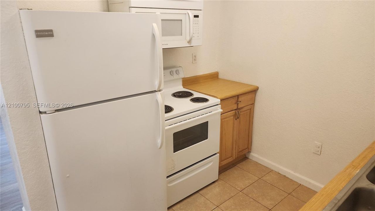 For Rent: $1,400 (1 beds, 1 baths, 580 Square Feet)