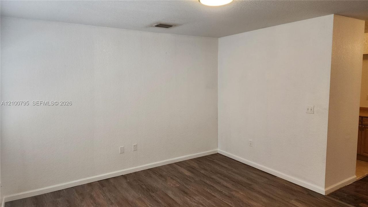 For Rent: $1,400 (1 beds, 1 baths, 580 Square Feet)