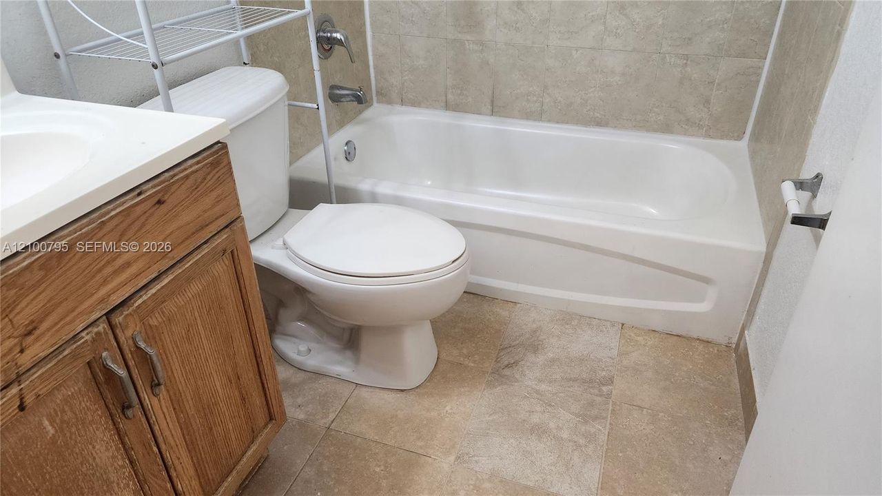 For Rent: $1,400 (1 beds, 1 baths, 580 Square Feet)