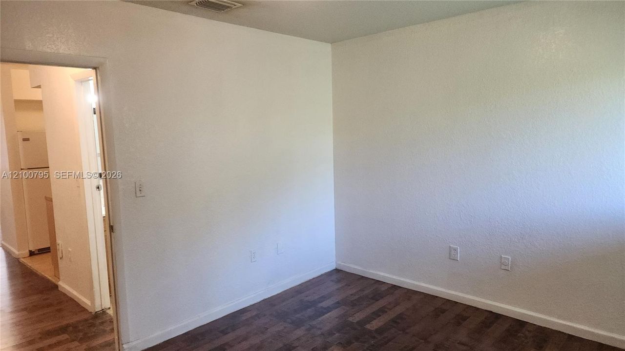 For Rent: $1,400 (1 beds, 1 baths, 580 Square Feet)