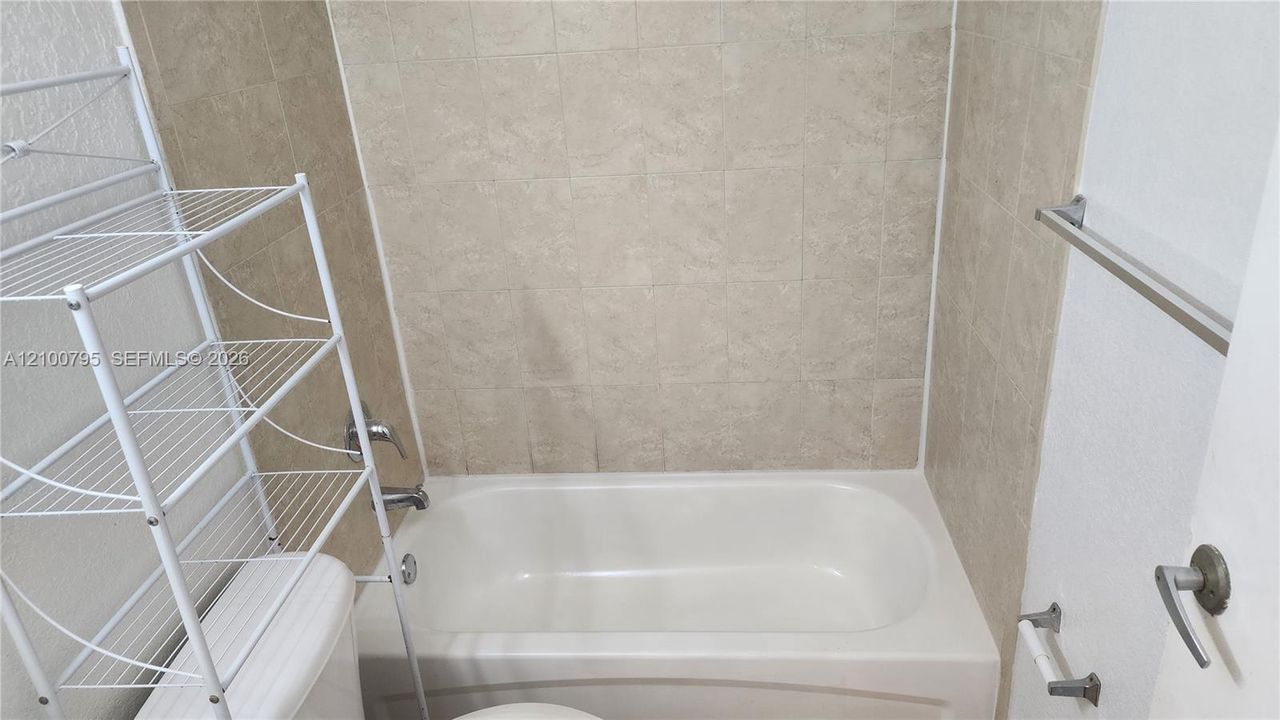For Rent: $1,400 (1 beds, 1 baths, 580 Square Feet)