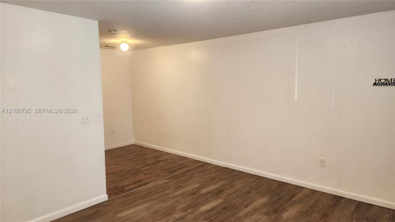 For Rent: $1,400 (1 beds, 1 baths, 580 Square Feet)