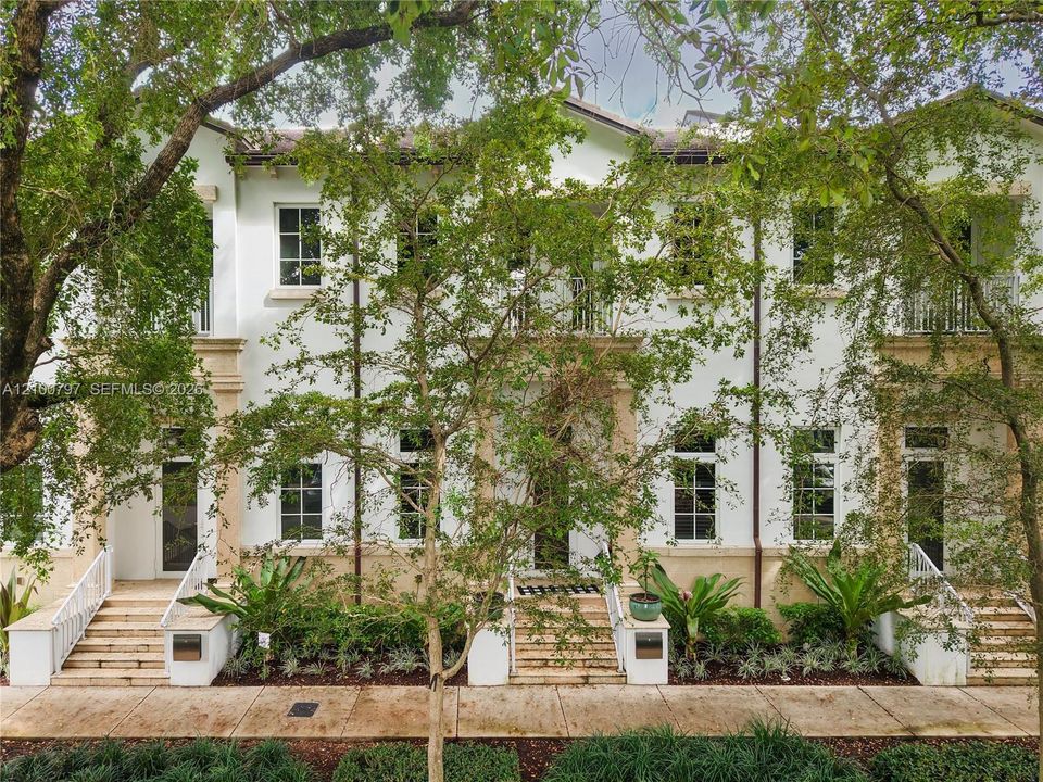 For Rent: $11,500 (3 beds, 3 baths, 3304 Square Feet)