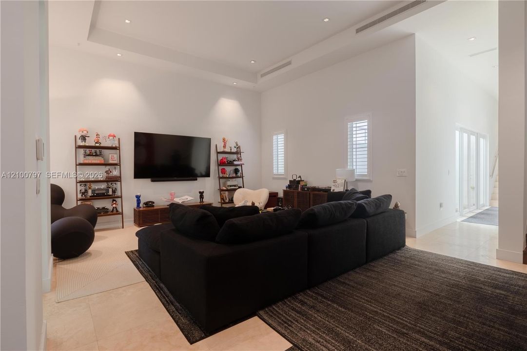 For Rent: $11,500 (3 beds, 3 baths, 3304 Square Feet)