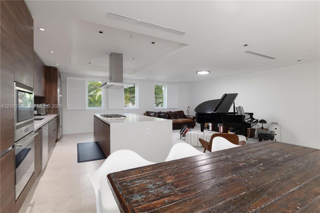 For Rent: $11,500 (3 beds, 3 baths, 3304 Square Feet)