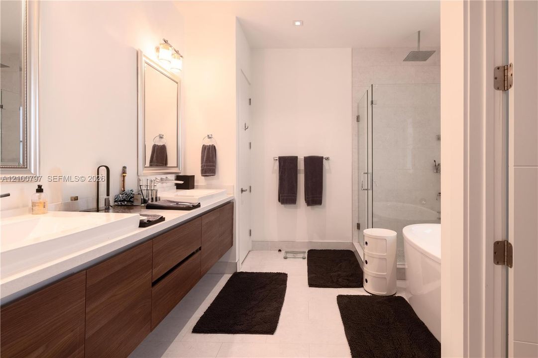 For Rent: $11,500 (3 beds, 3 baths, 3304 Square Feet)