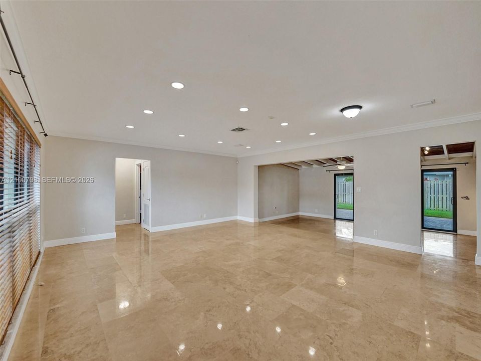 En Venta: $1,275,000 (3 camas, 2 baños, 2016 Pies cuadrados)
