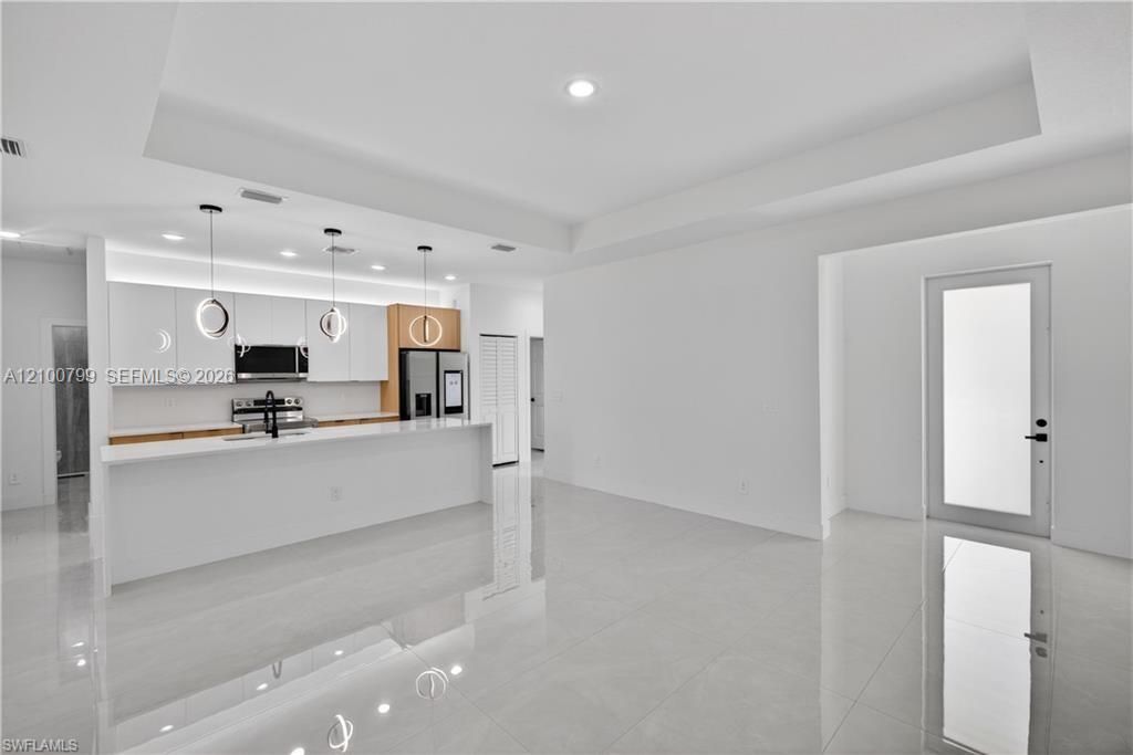 На продажу: $315,500 (4 спален, 2 ванн, 1630 Квадратных фут)