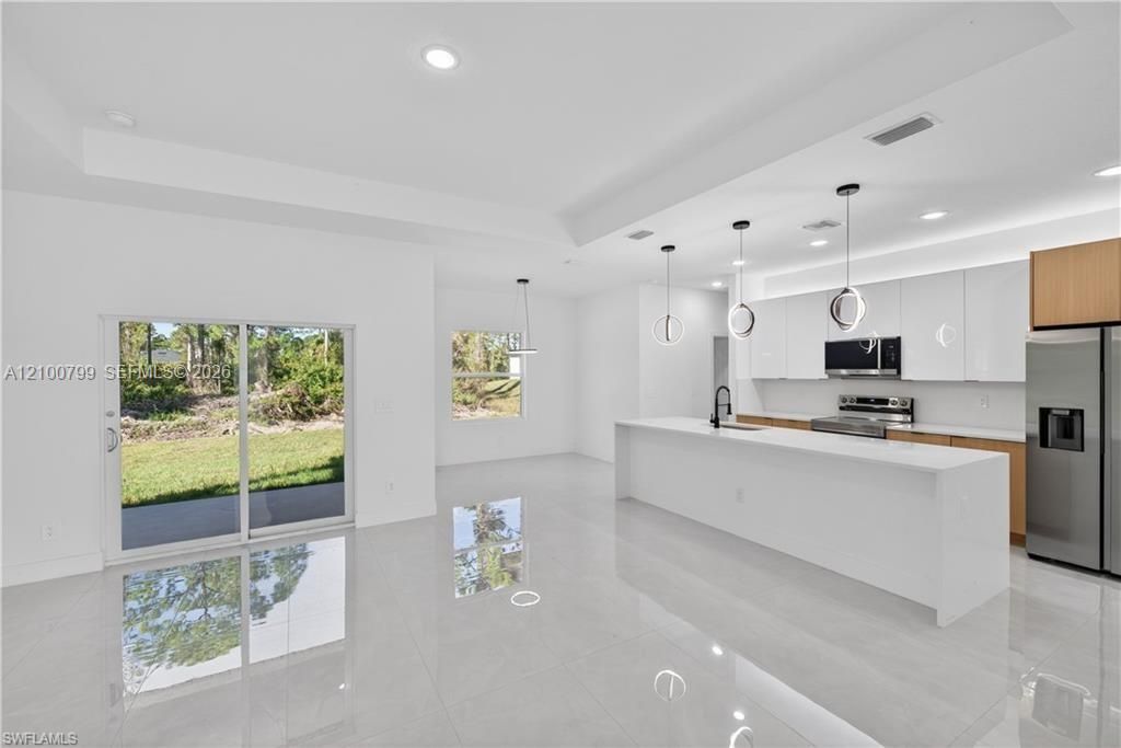 На продажу: $315,500 (4 спален, 2 ванн, 1630 Квадратных фут)