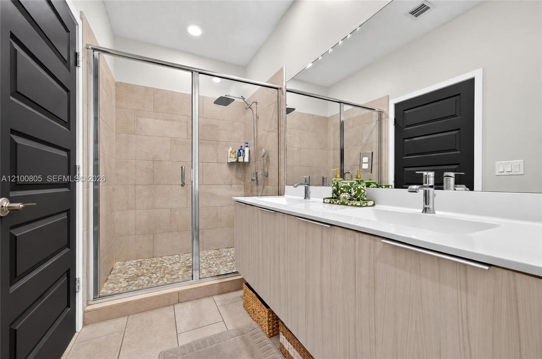 For Sale: $729,000 (3 beds, 2 baths, 1570 Square Feet)