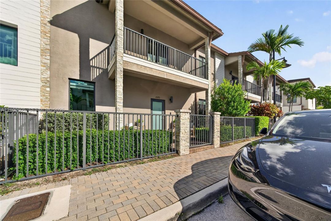 For Sale: $729,000 (3 beds, 2 baths, 1570 Square Feet)