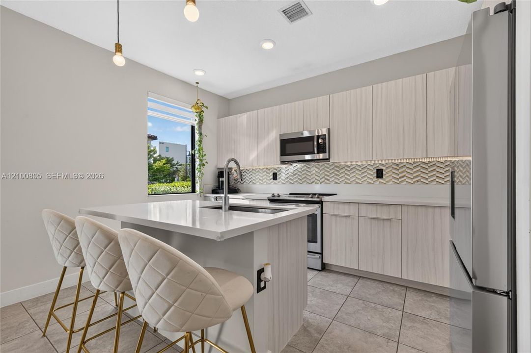 For Sale: $729,000 (3 beds, 2 baths, 1570 Square Feet)