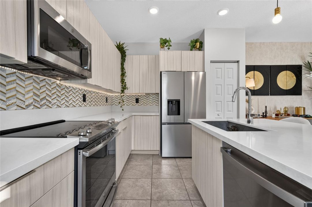 For Sale: $729,000 (3 beds, 2 baths, 1570 Square Feet)