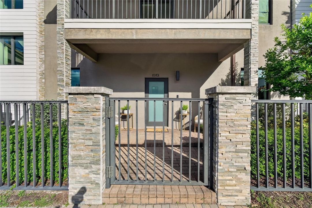 For Sale: $729,000 (3 beds, 2 baths, 1570 Square Feet)
