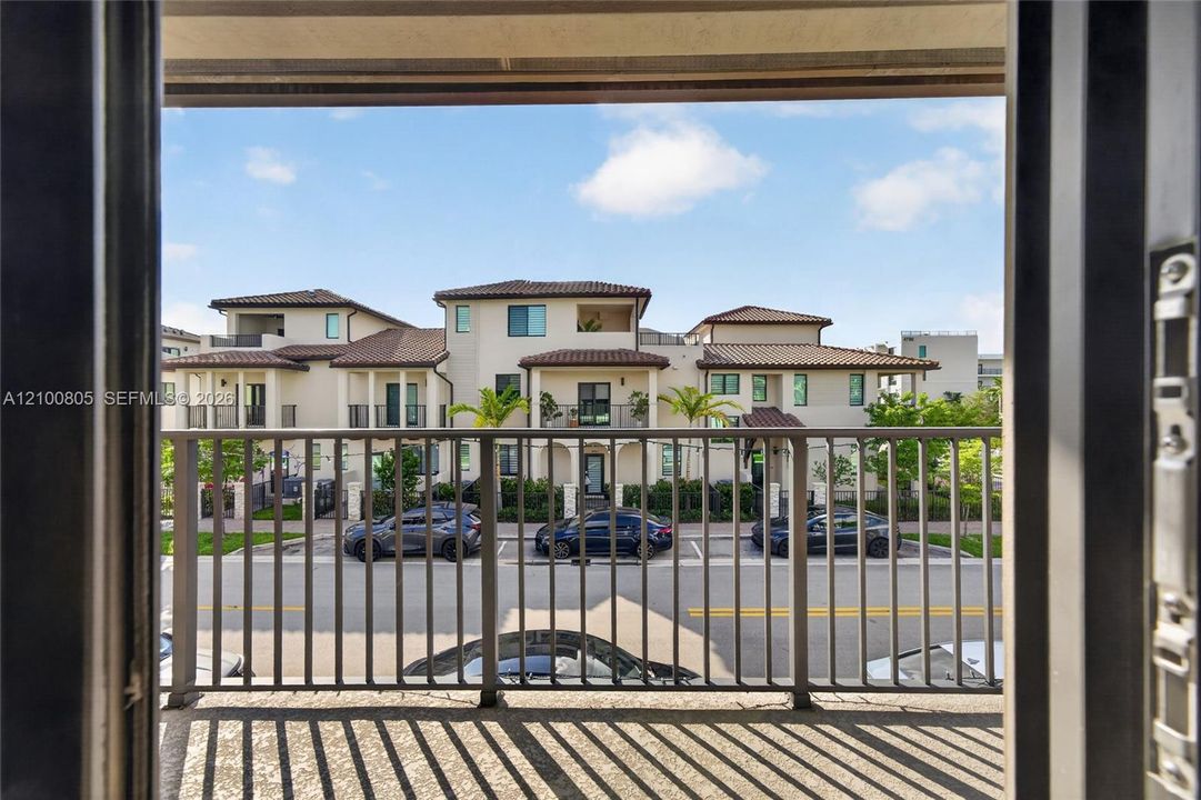 For Sale: $729,000 (3 beds, 2 baths, 1570 Square Feet)