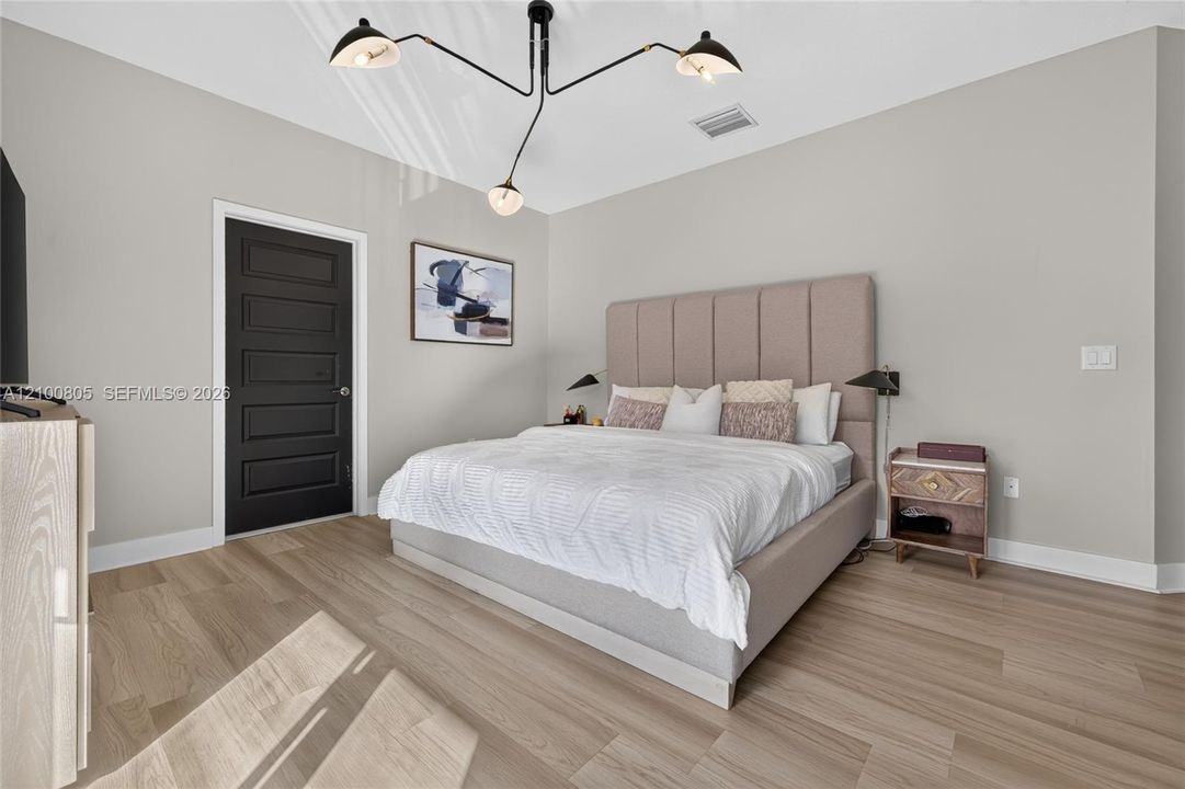 For Sale: $729,000 (3 beds, 2 baths, 1570 Square Feet)