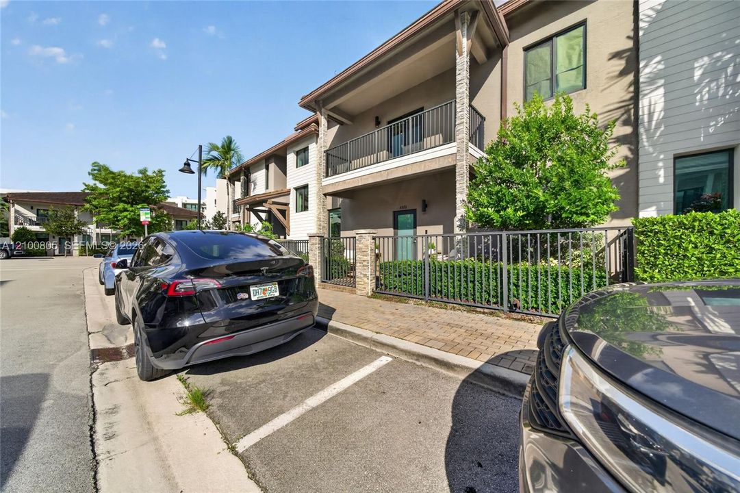For Sale: $729,000 (3 beds, 2 baths, 1570 Square Feet)