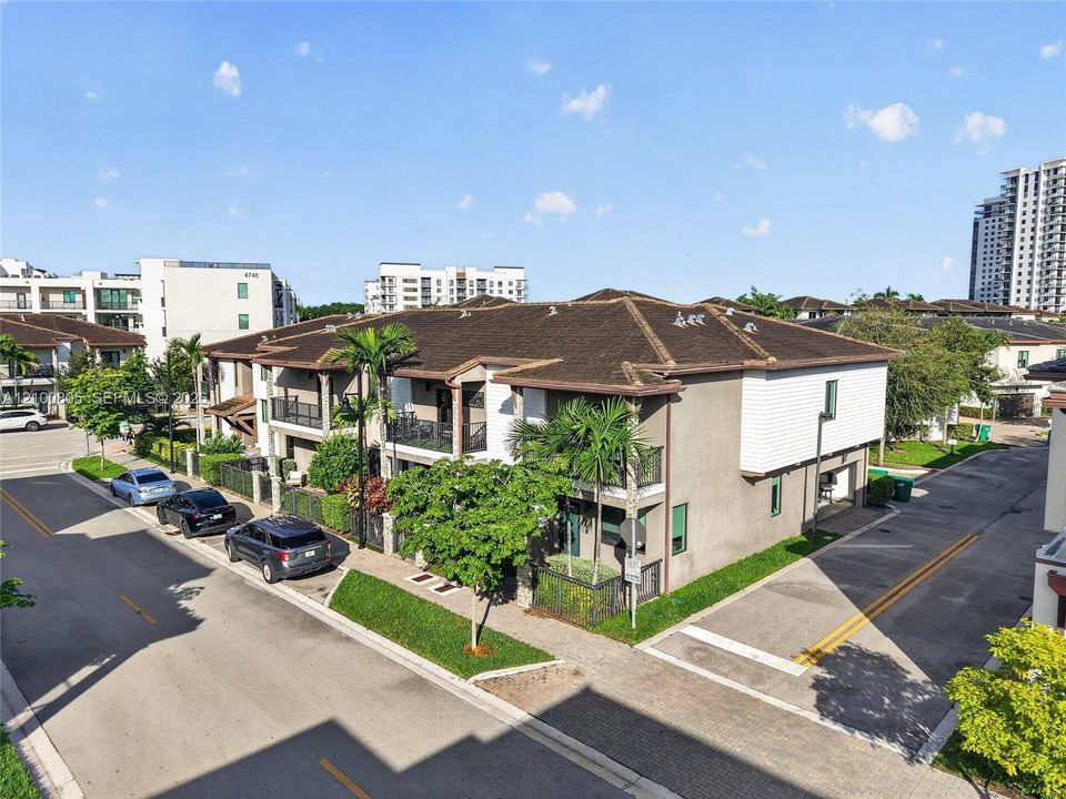 For Sale: $729,000 (3 beds, 2 baths, 1570 Square Feet)