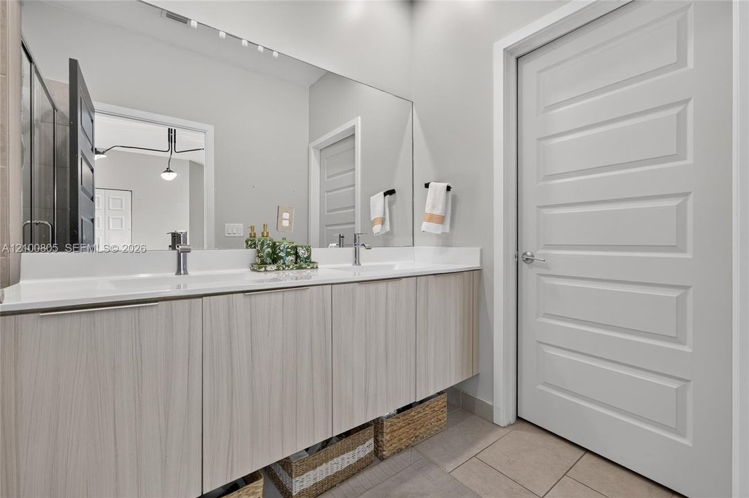 For Sale: $729,000 (3 beds, 2 baths, 1570 Square Feet)