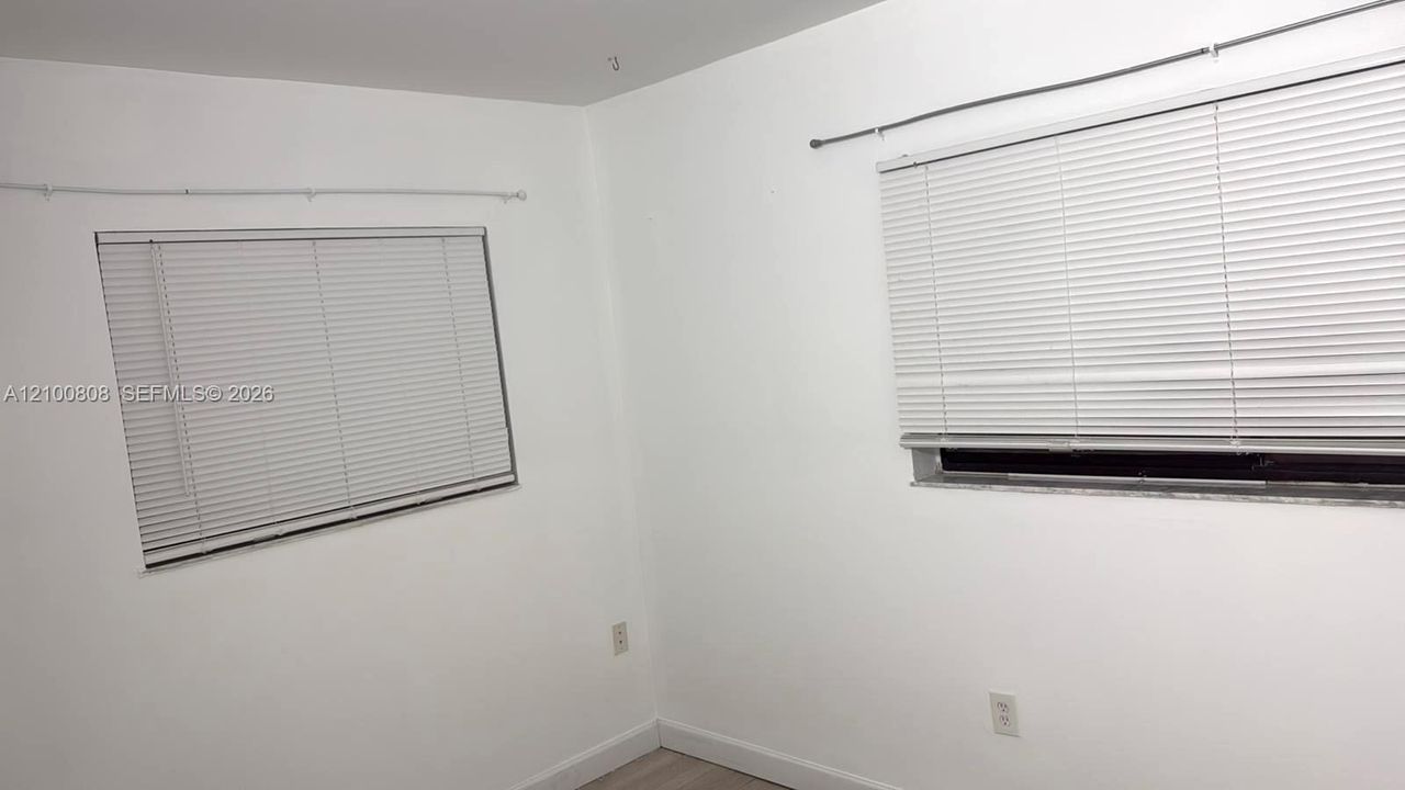 В аренду: $2,350 (3 спален, 2 ванн, 1040 Квадратных фут)