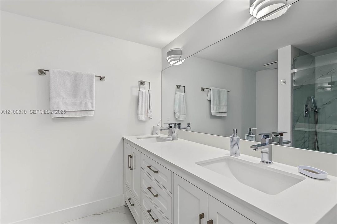 En Venta: $459,999 (2 camas, 2 baños, 1830 Pies cuadrados)