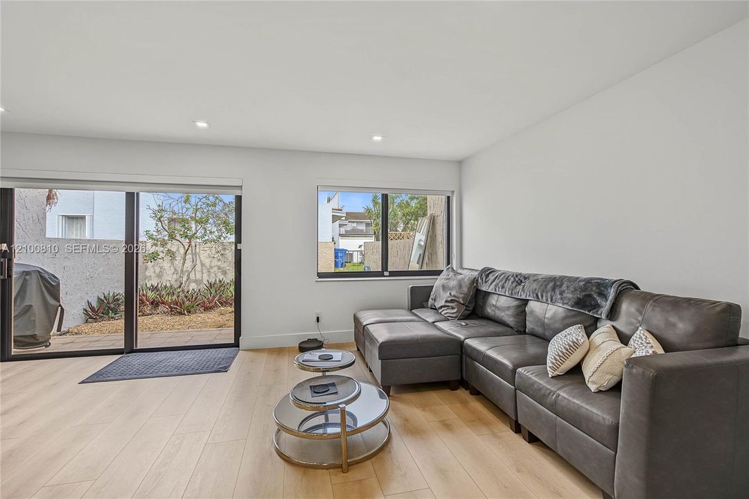 En Venta: $459,999 (2 camas, 2 baños, 1830 Pies cuadrados)