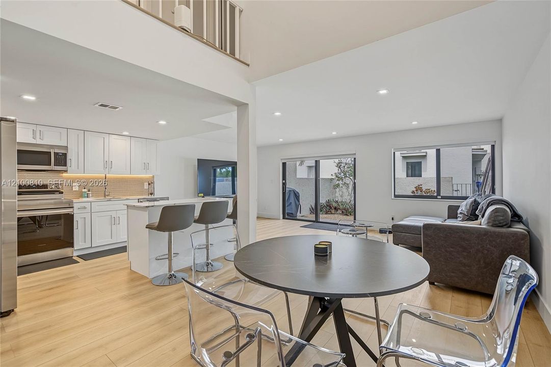 En Venta: $459,999 (2 camas, 2 baños, 1830 Pies cuadrados)