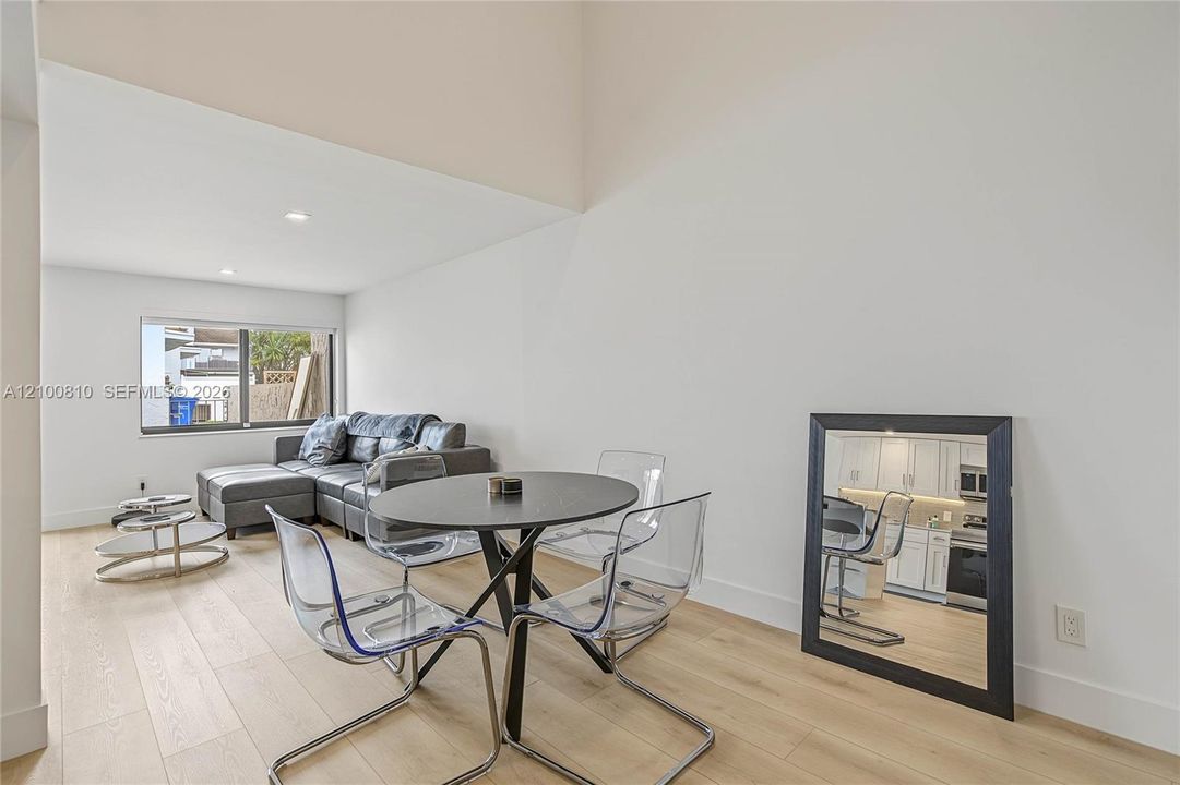 En Venta: $459,999 (2 camas, 2 baños, 1830 Pies cuadrados)