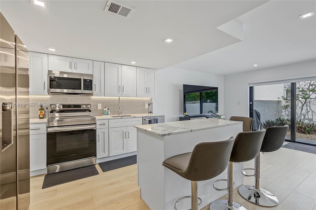 En Venta: $459,999 (2 camas, 2 baños, 1830 Pies cuadrados)