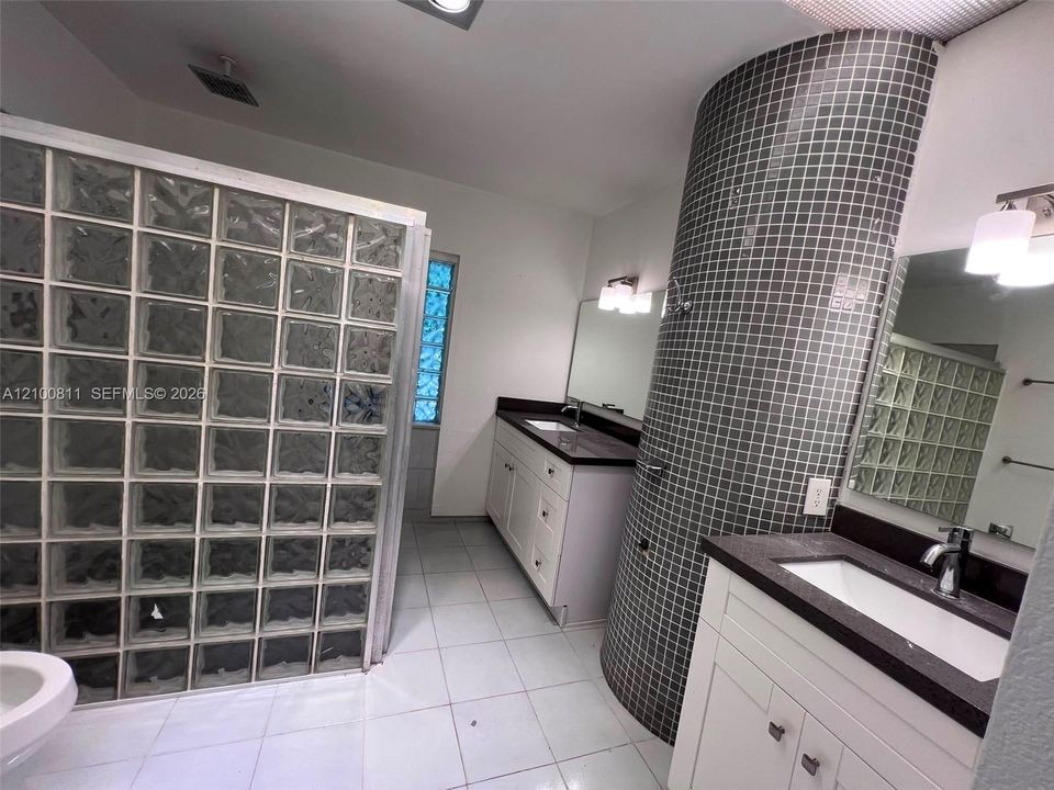 En Renta: $4,550 (3 camas, 2 baños, 3450 Pies cuadrados)