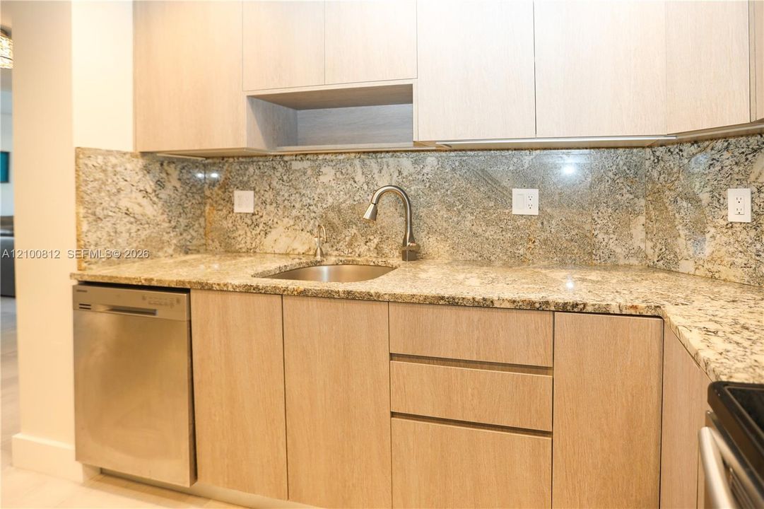 На продажу: $490,000 (3 спален, 2 ванн, 1570 Квадратных фут)
