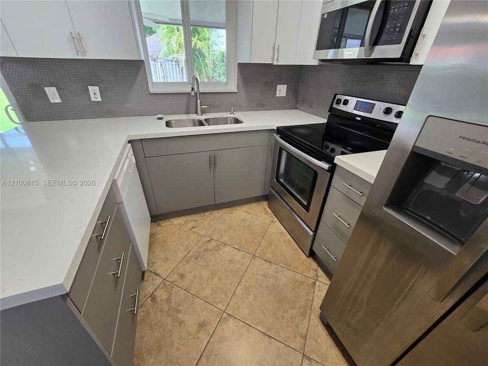 В аренду: $3,400 (3 спален, 2 ванн, 1434 Квадратных фут)