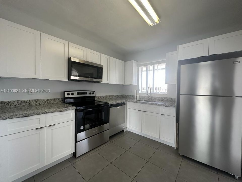 В аренду: $2,290 (2 спален, 2 ванн, 932 Квадратных фут)