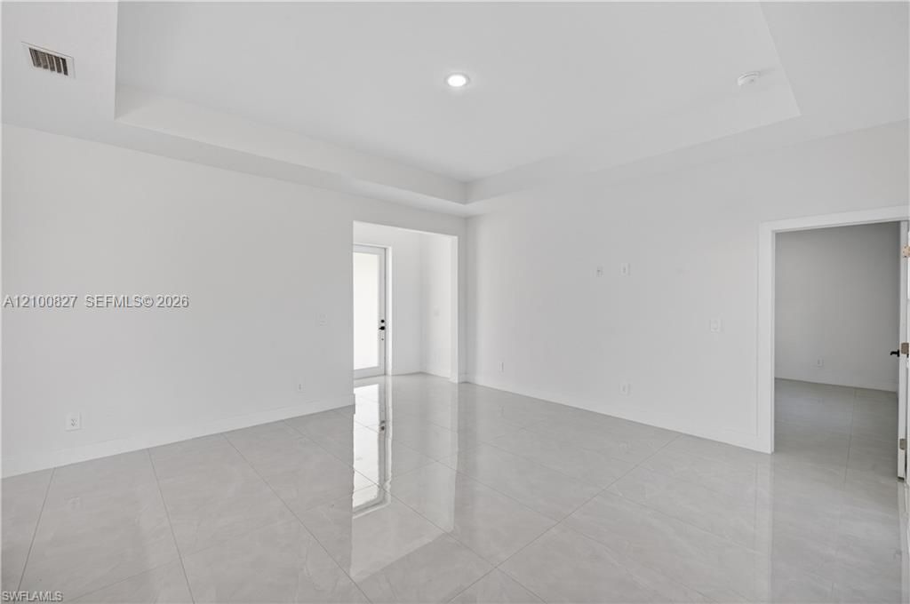 На продажу: $318,998 (4 спален, 2 ванн, 1630 Квадратных фут)