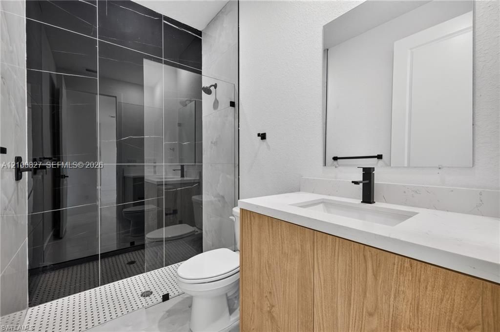 На продажу: $318,998 (4 спален, 2 ванн, 1630 Квадратных фут)