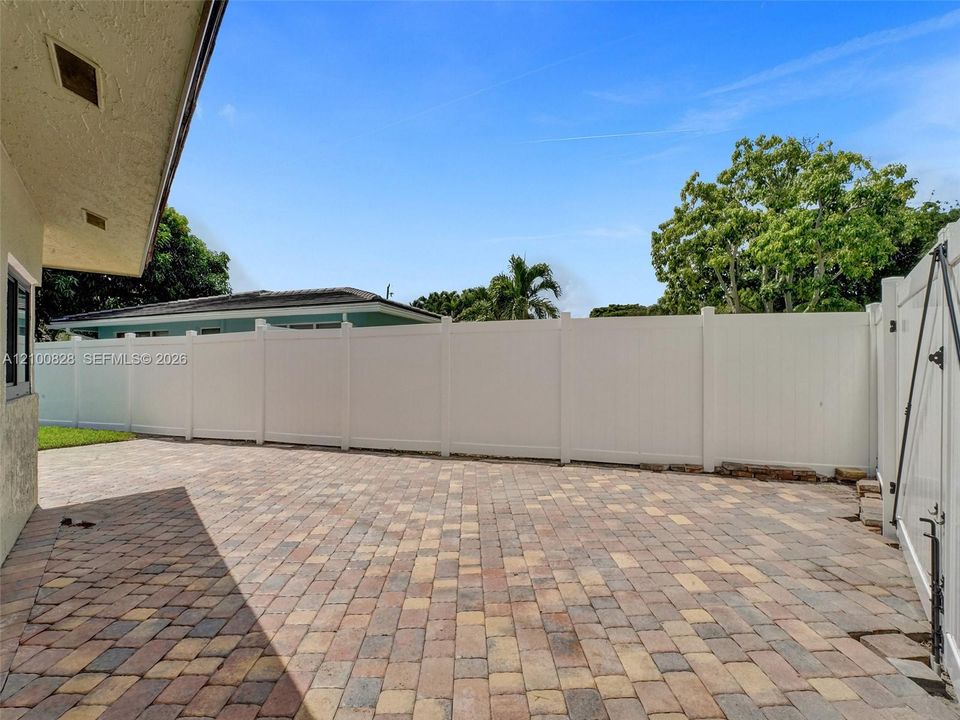 В аренду: $6,450 (3 спален, 2 ванн, 2016 Квадратных фут)