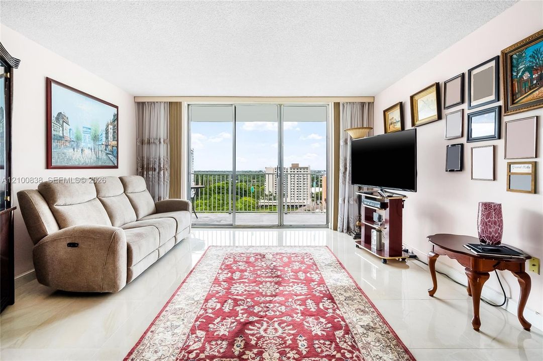 На продажу: $199,000 (1 спален, 2 ванн, 1066 Квадратных фут)