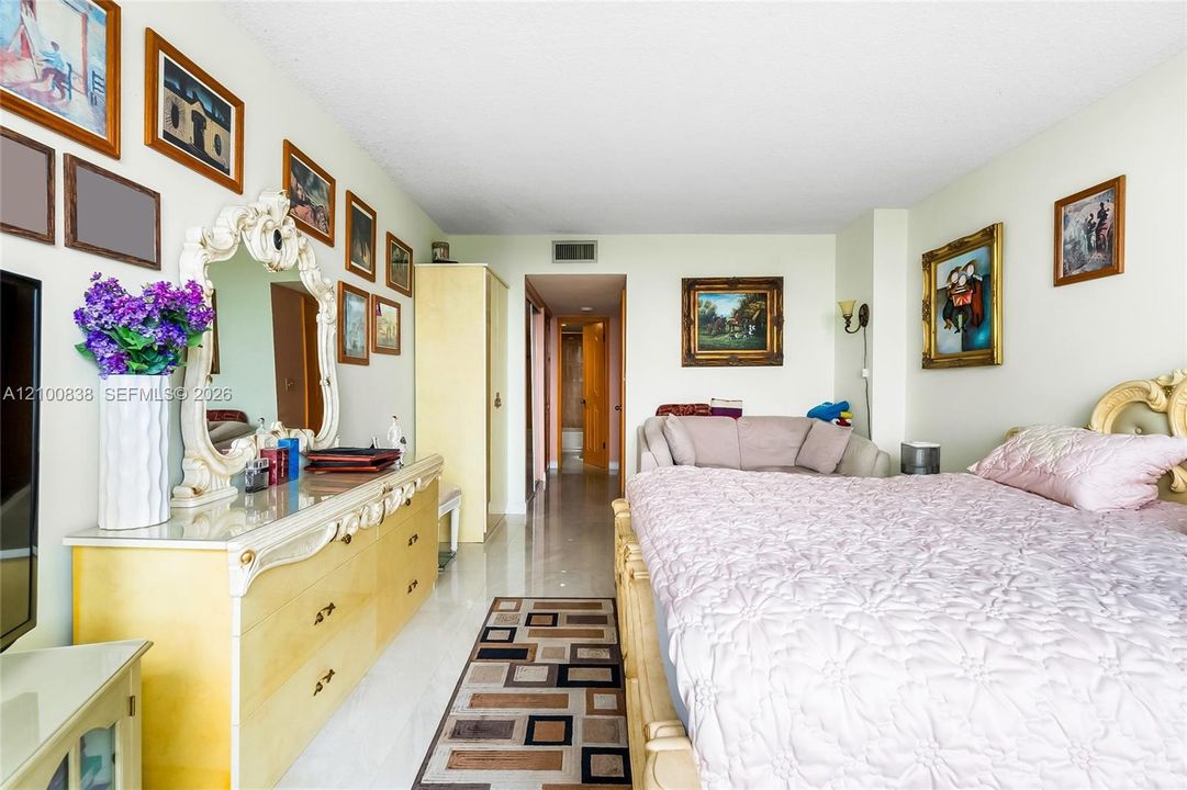 На продажу: $199,000 (1 спален, 2 ванн, 1066 Квадратных фут)